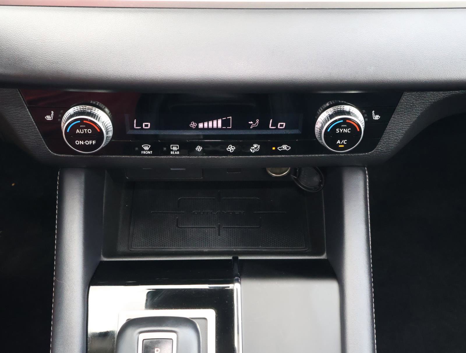 Used 2024 Mitsubishi Outlander SE FWD image 23