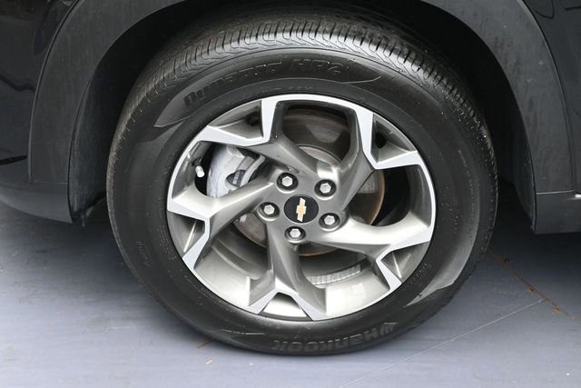 Used 2025 Chevrolet Trax LT w/ LT Convenience Package FWD image 7