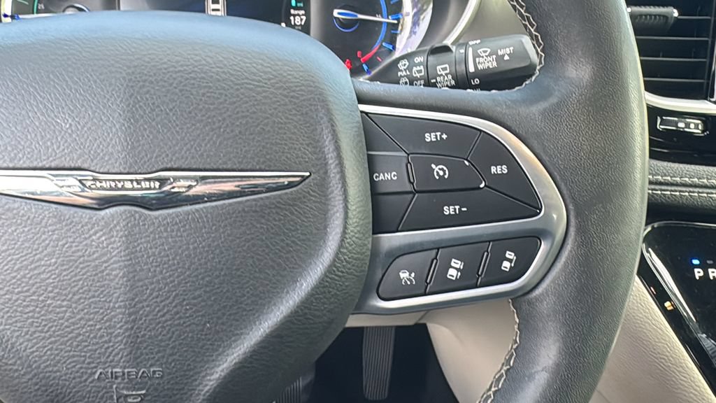 Used 2023 Chrysler Pacifica Touring-L FWD image 20