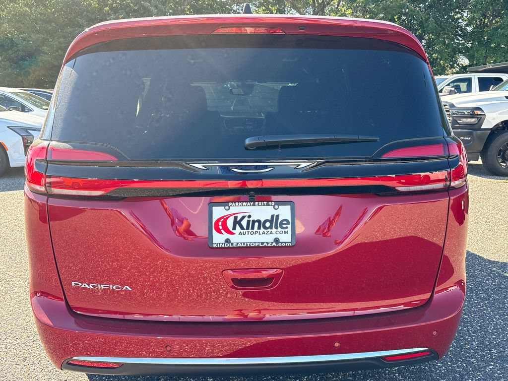 New 2027 Chrysler Pacifica Select FWD image 28