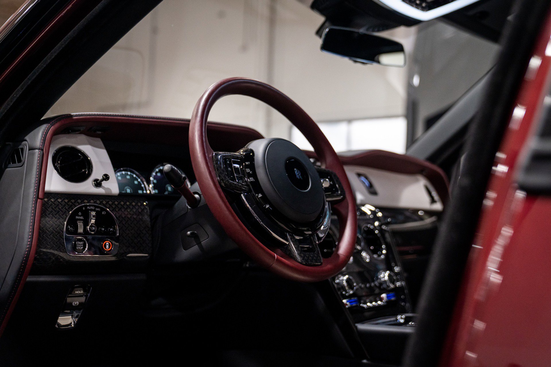 Used 2022 Rolls-Royce Cullinan Black Badge w/ Dark Exterior Package image 31