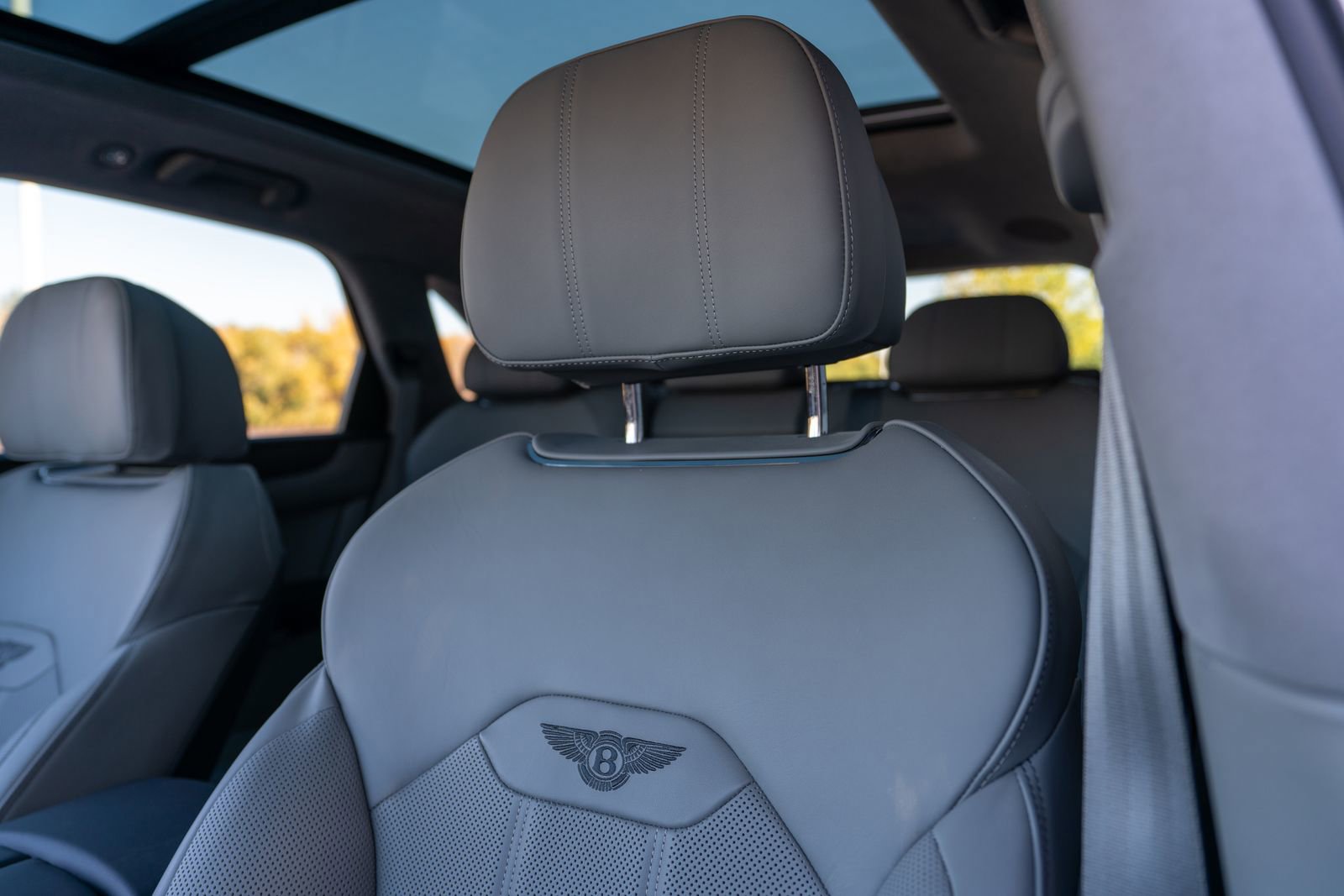 Used 2025 Bentley Bentayga image 22