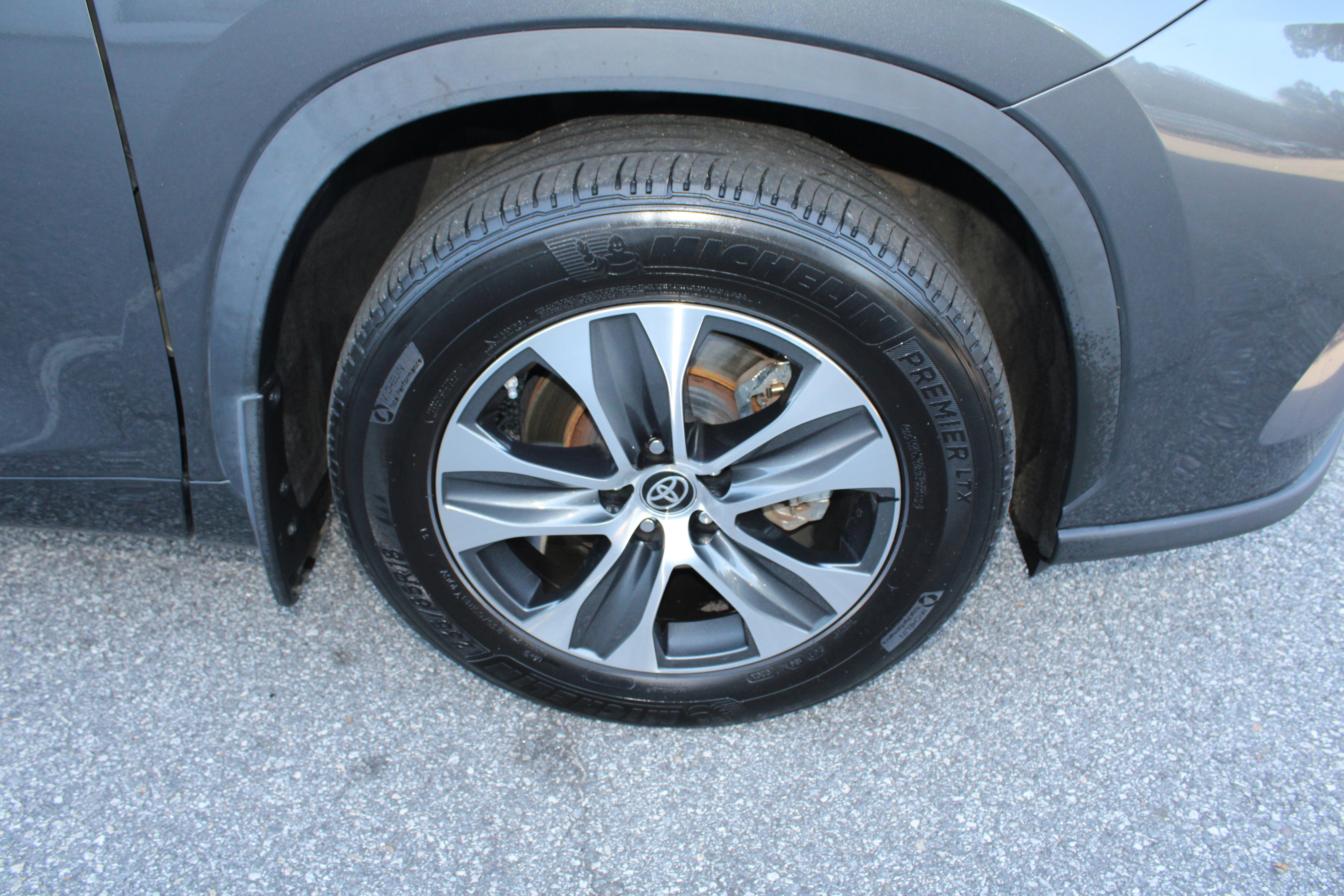 Used 2023 Toyota Highlander XLE image 9