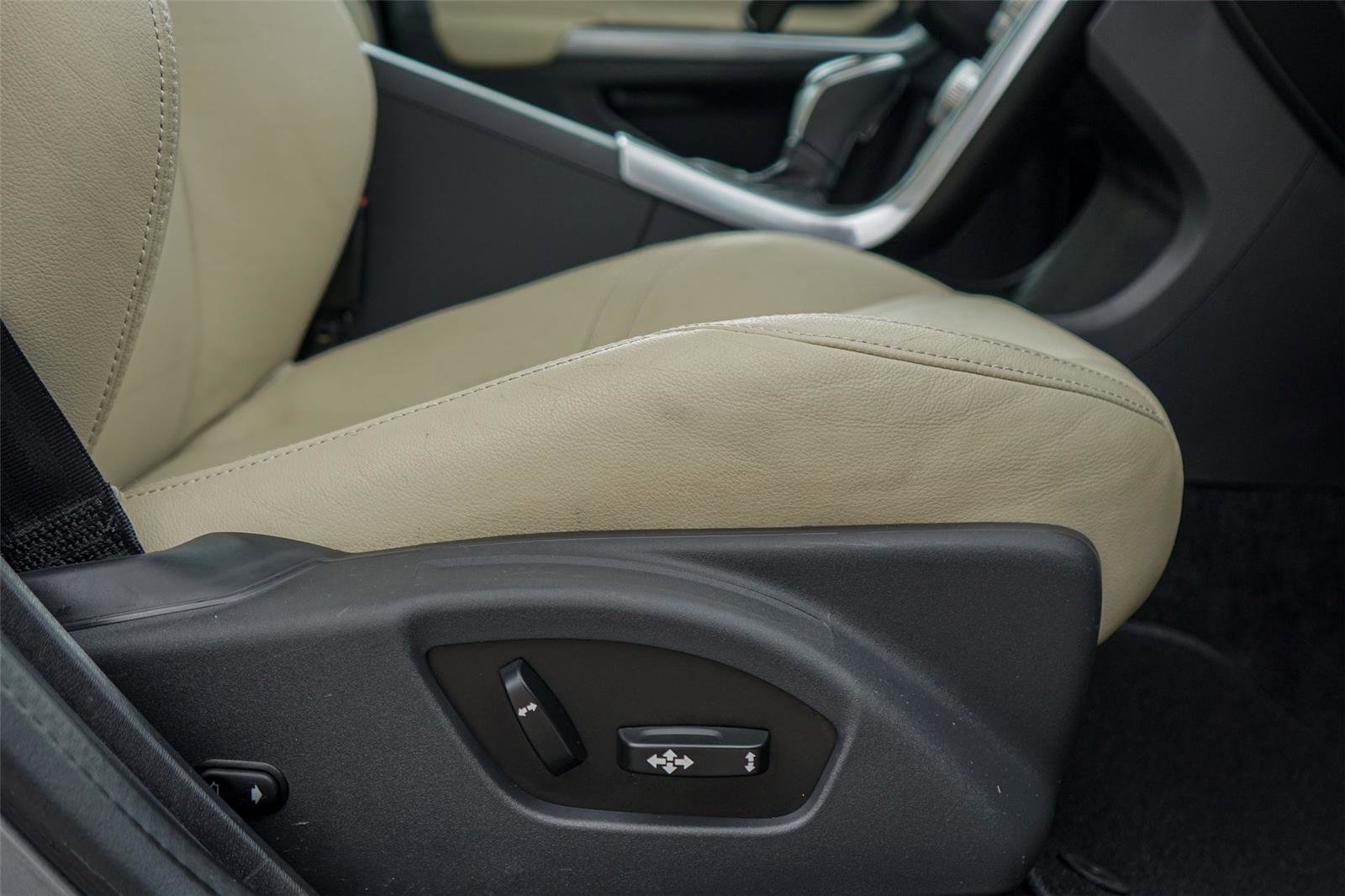 Used 2018 Volvo S60 T5 Dynamic w/ Vision Package image 29