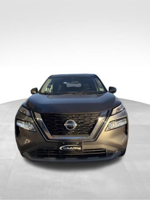 Used 2021 Nissan Rogue SV image 3