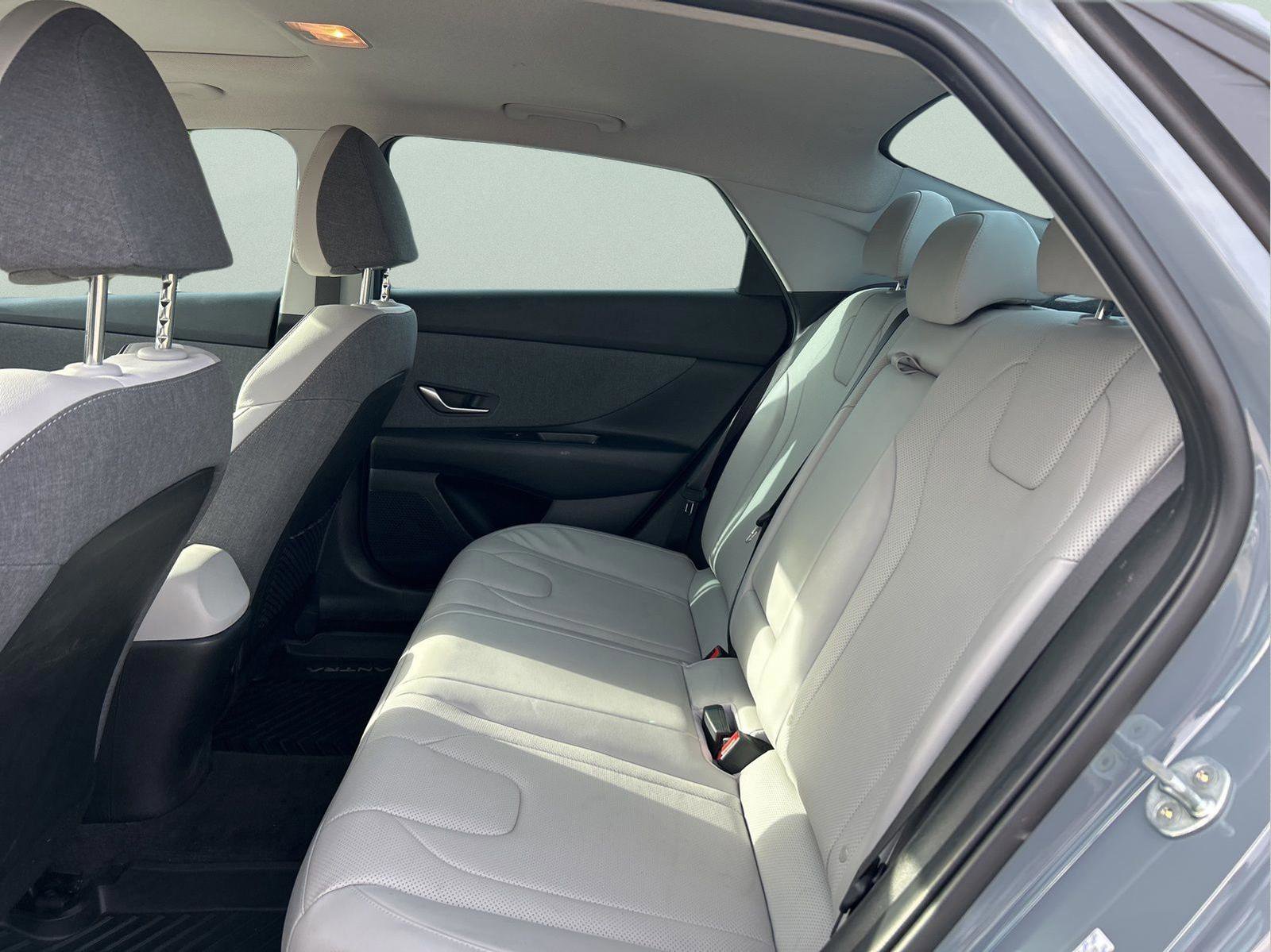 Used 2023 Hyundai Elantra Limited image 29