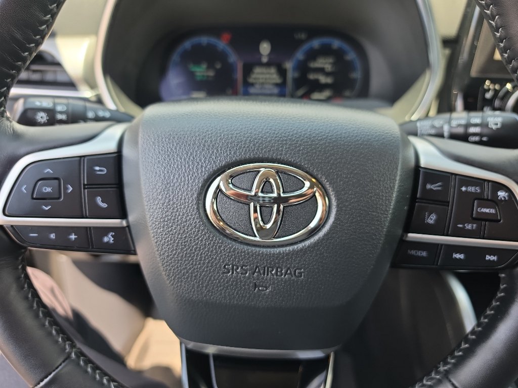 Certified 2024 Toyota Highlander Platinum AWD/4WD image 31