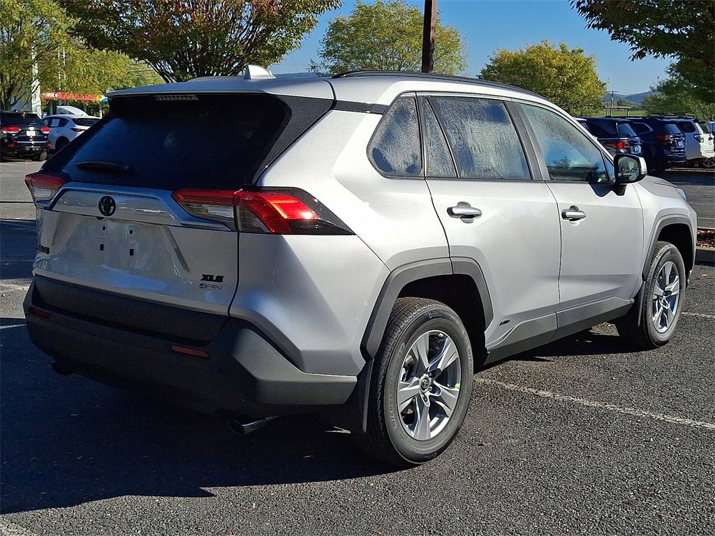 New 2025 Toyota RAV4 XLE image 4