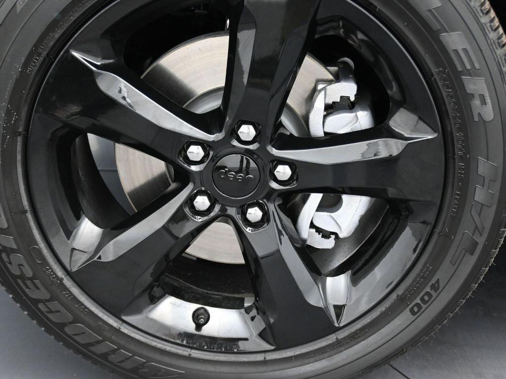 New 2025 Jeep Grand Cherokee L Laredo image 36