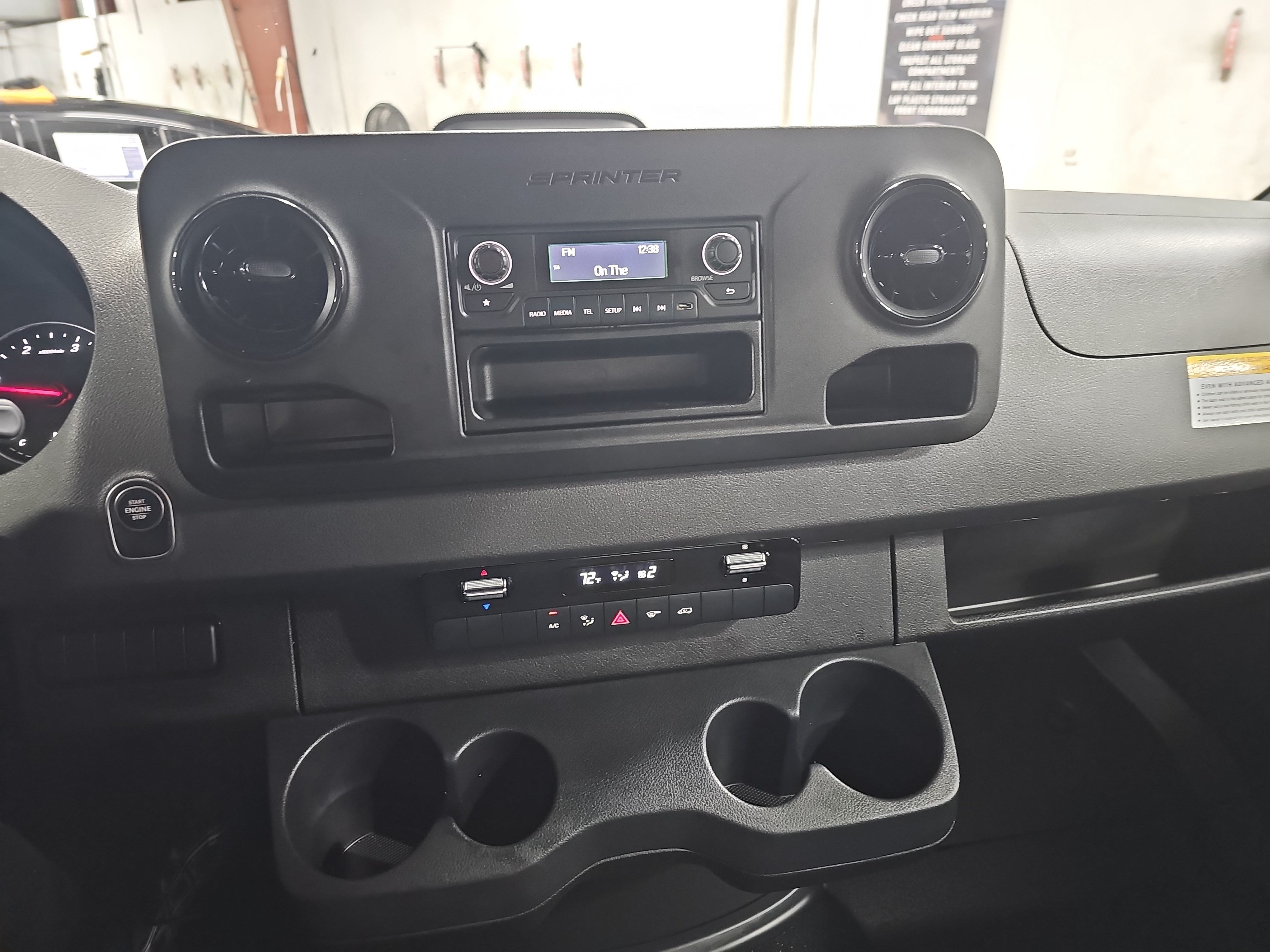 Used 2025 Mercedes-Benz Sprinter 2500 image 18