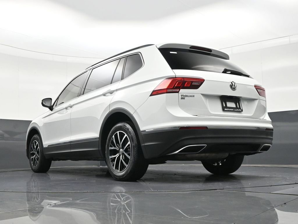 Used 2021 Volkswagen Tiguan SE w/ Panoramic Sunroof Package image 26