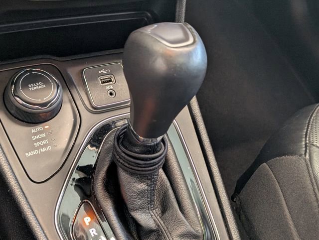 Used 2019 Jeep Cherokee Limited image 22