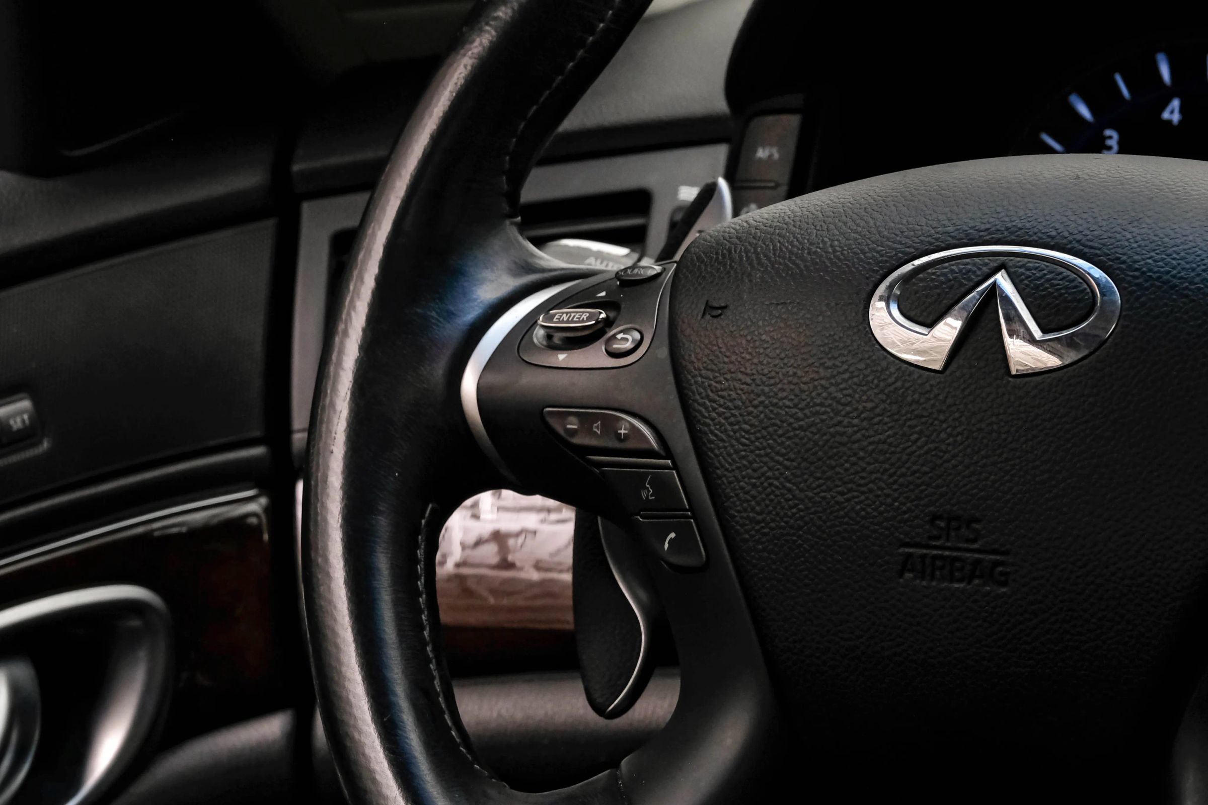Used 2011 INFINITI M37 w/ Sport Pkg RWD image 16