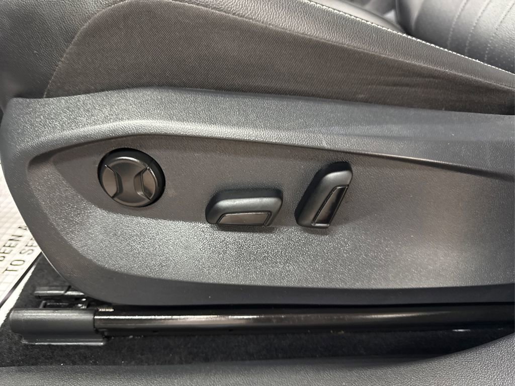 Used 2022 Volkswagen Tiguan SE image 40