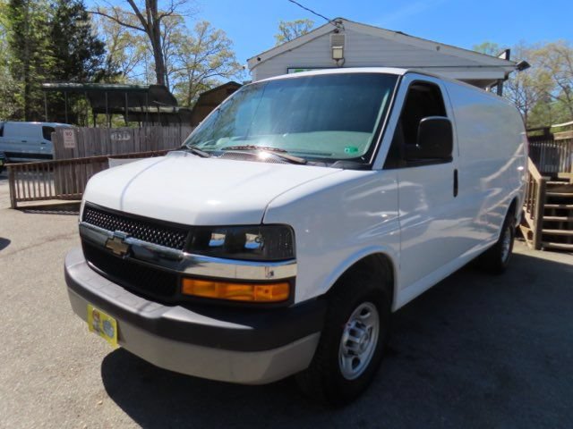 Used 2019 Chevrolet Express 2500 RWD image 2