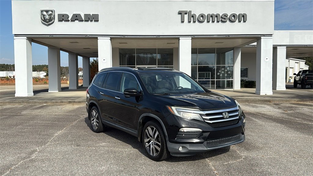 Used 2017 Honda Pilot Touring image 2