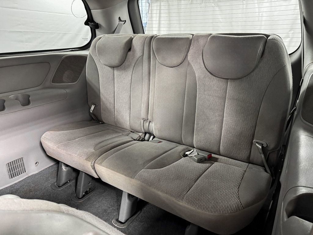 Used 2012 Kia Sedona LX w/ PWR Pkg image 9