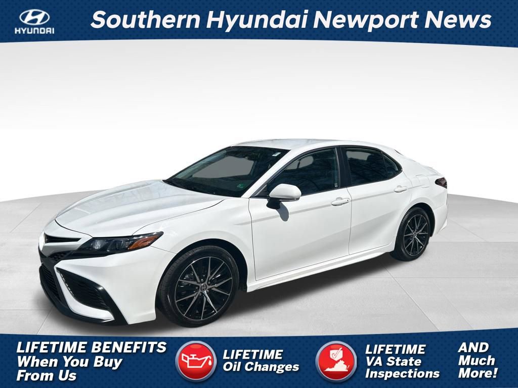 Used 2024 Toyota Camry SE FWD image 1