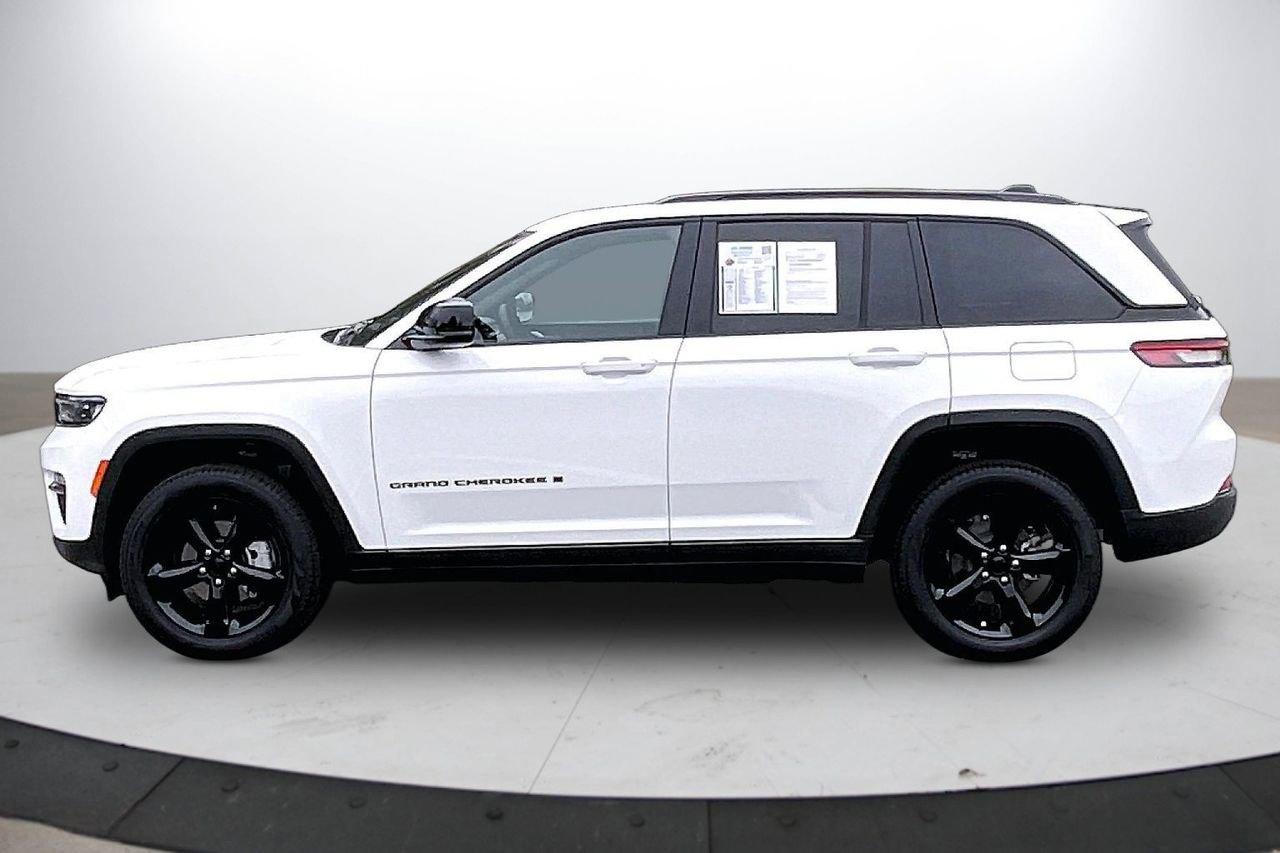 Certified 2025 Jeep Grand Cherokee Limited w/ Black Appearance Package image 6