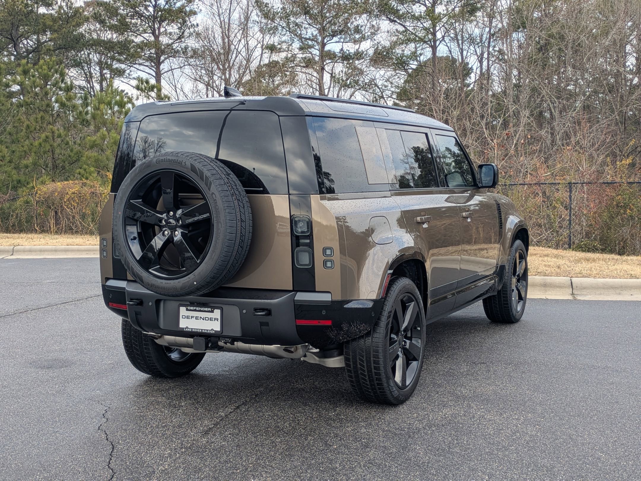 New 2026 Land Rover Defender 110 X-Dynamic SE image 5