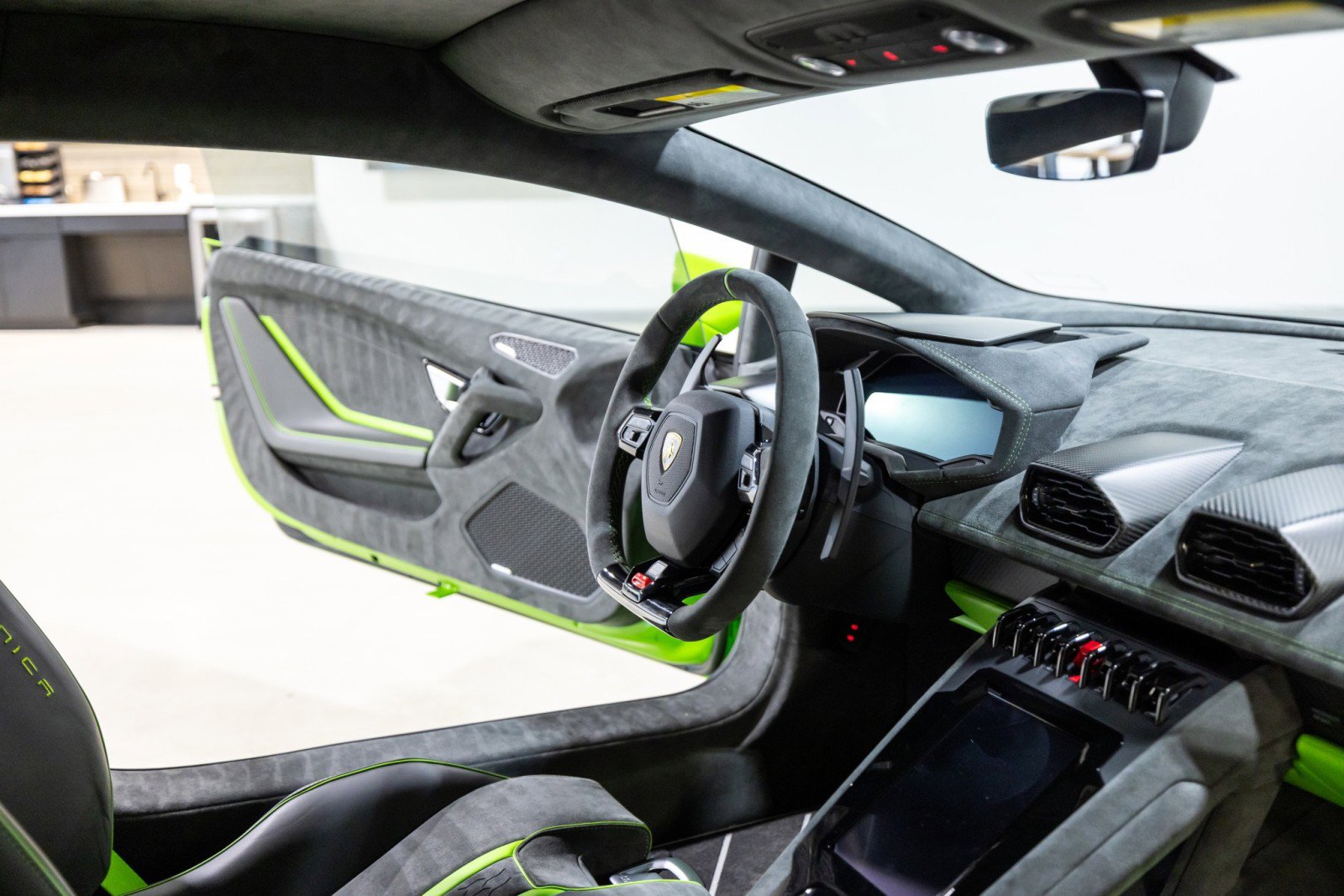 Used 2024 Lamborghini Huracan Tecnica image 37