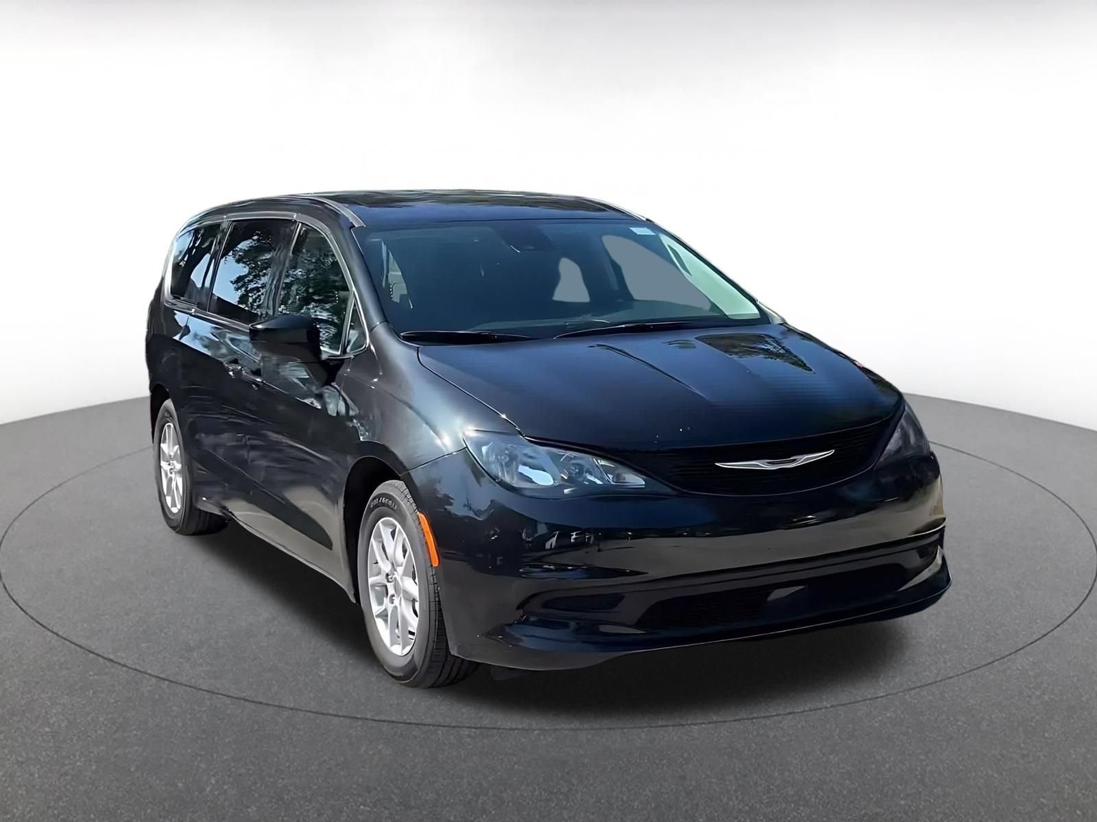 Used 2024 Chrysler Voyager LX FWD image 3