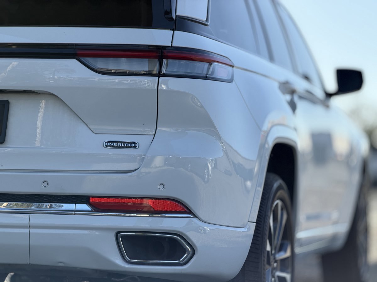 Used 2023 Jeep Grand Cherokee Overland w/ Advanced Protech Group III image 10