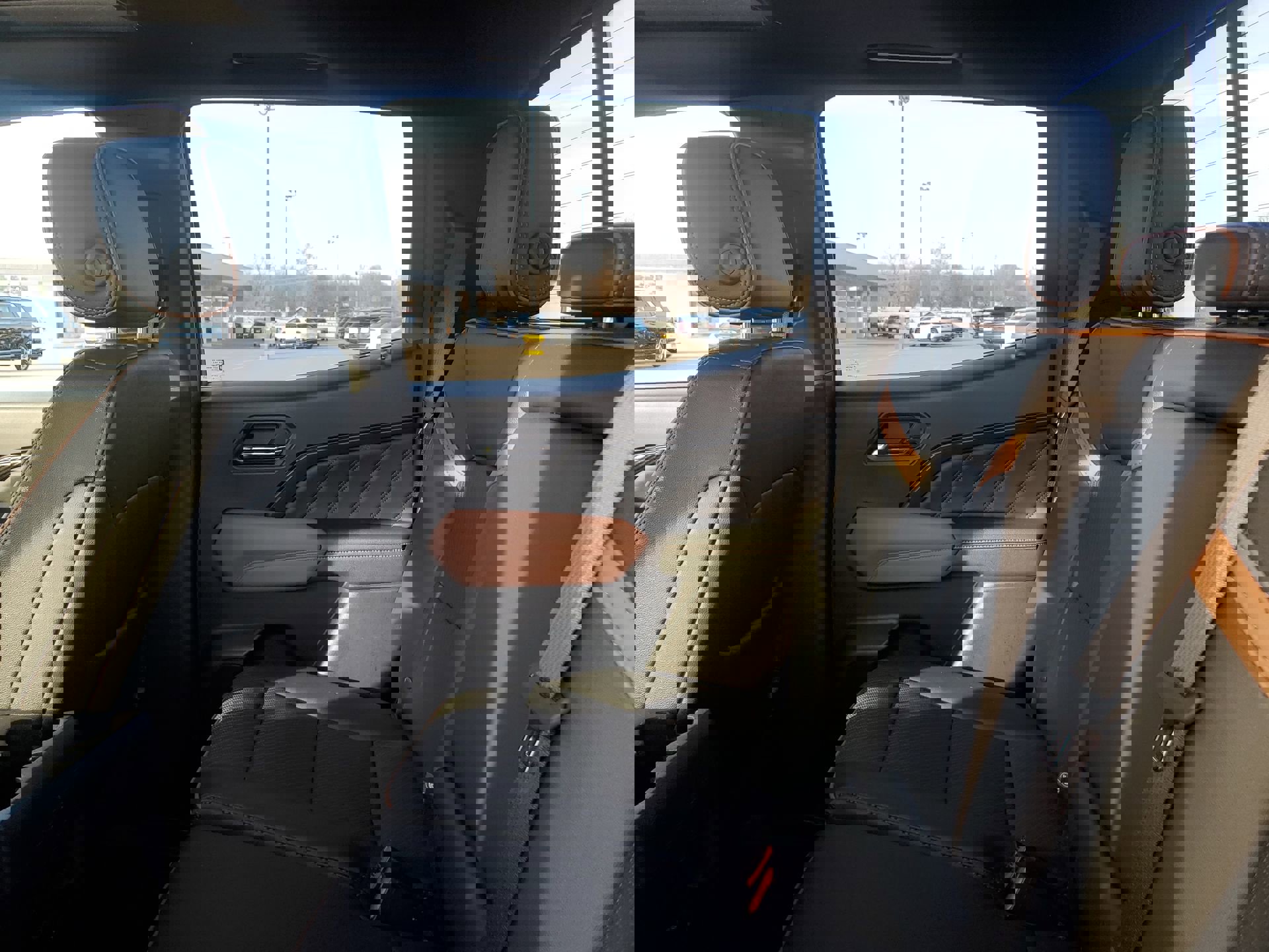 Used 2025 GMC Canyon AT4 w/ Technology Plus Package image 32