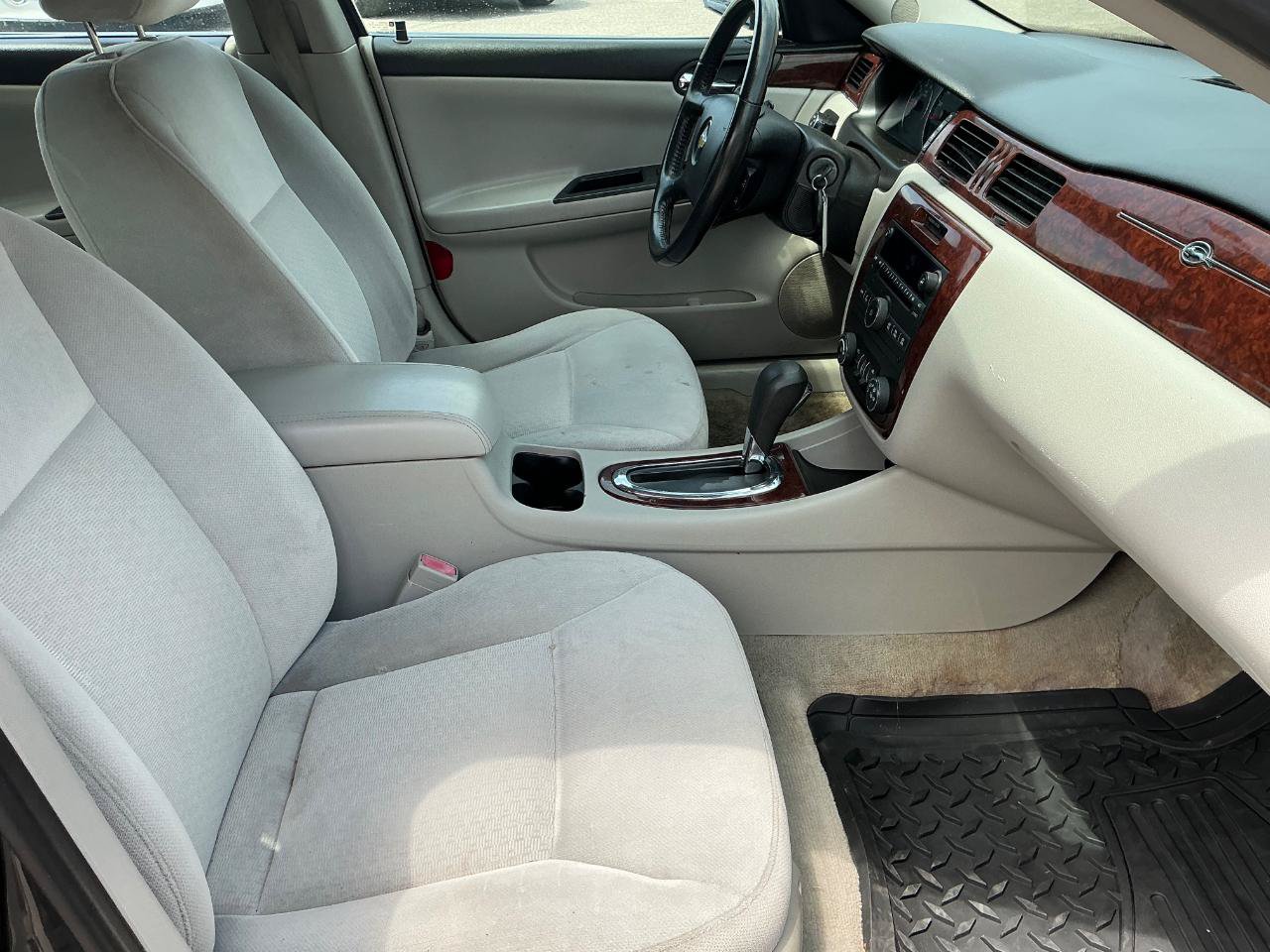 Used 2011 Chevrolet Impala LT FWD image 10
