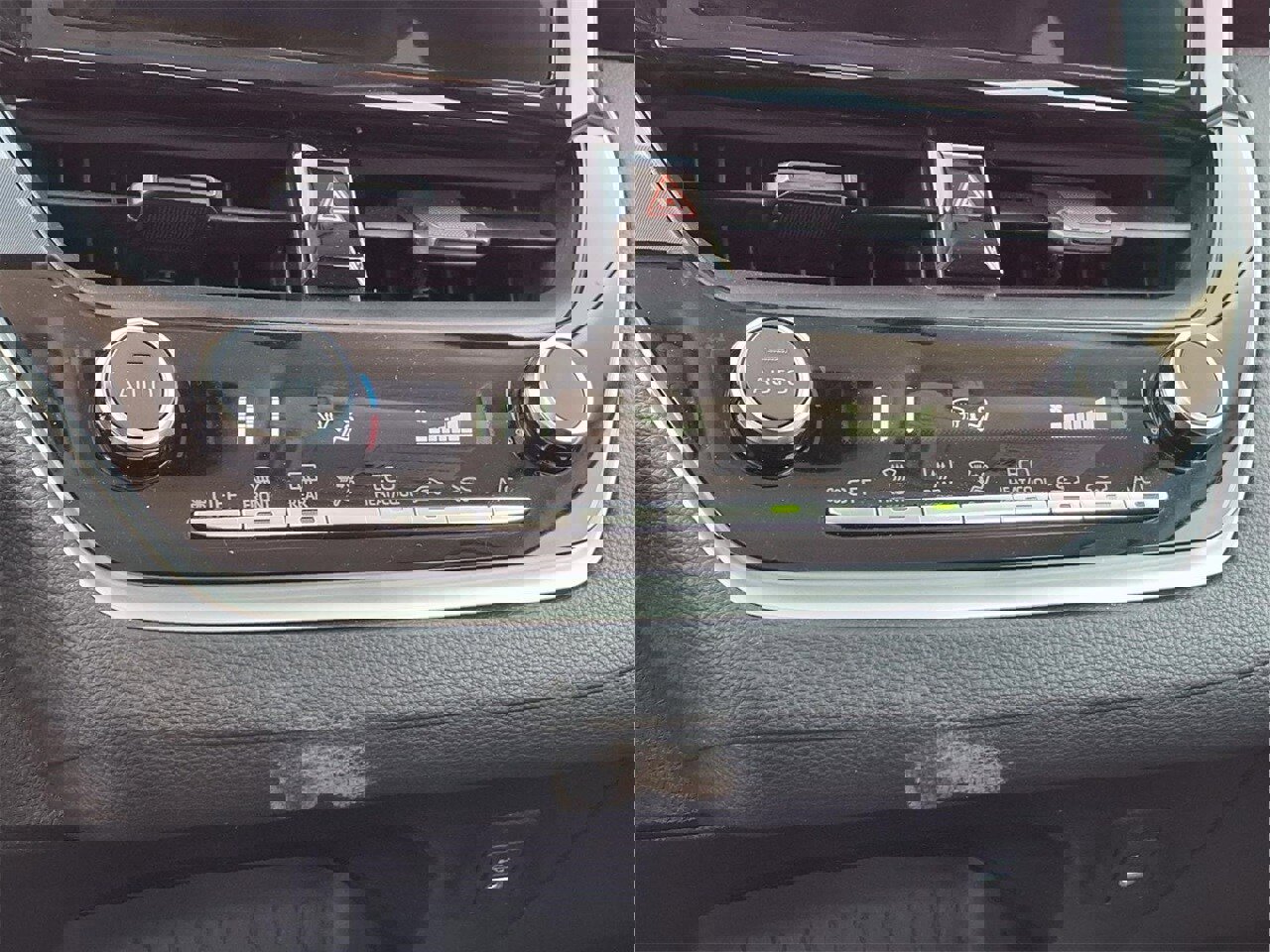 Used 2025 Toyota Corolla LE image 19