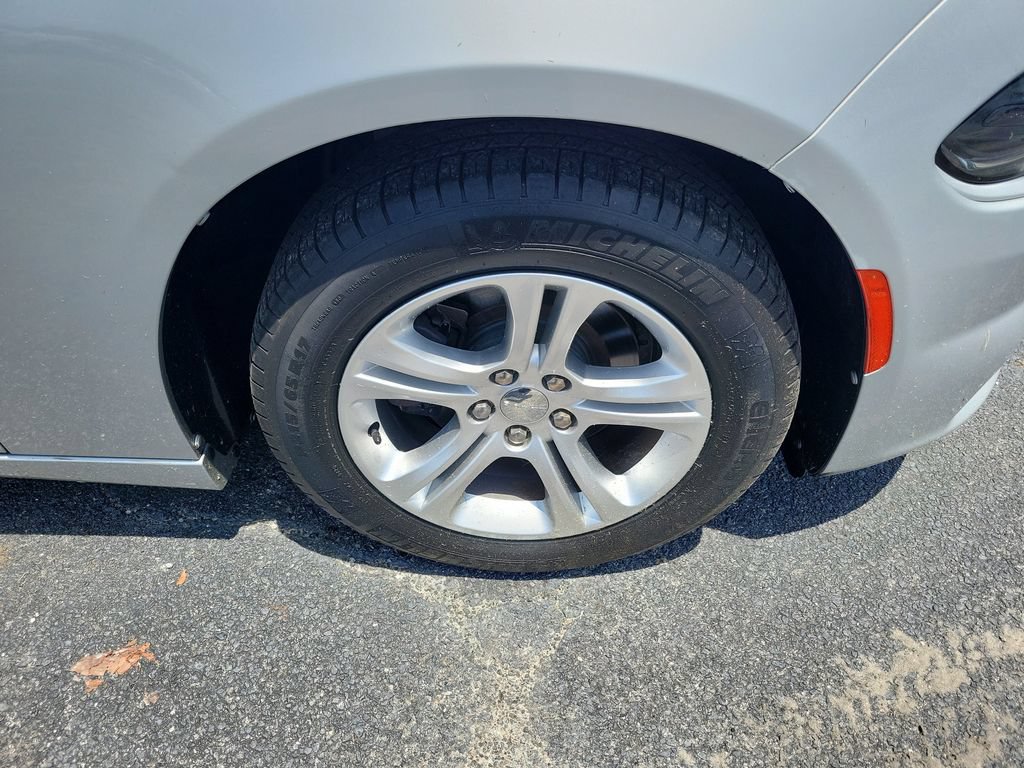 Used 2020 Dodge Charger SXT RWD image 7