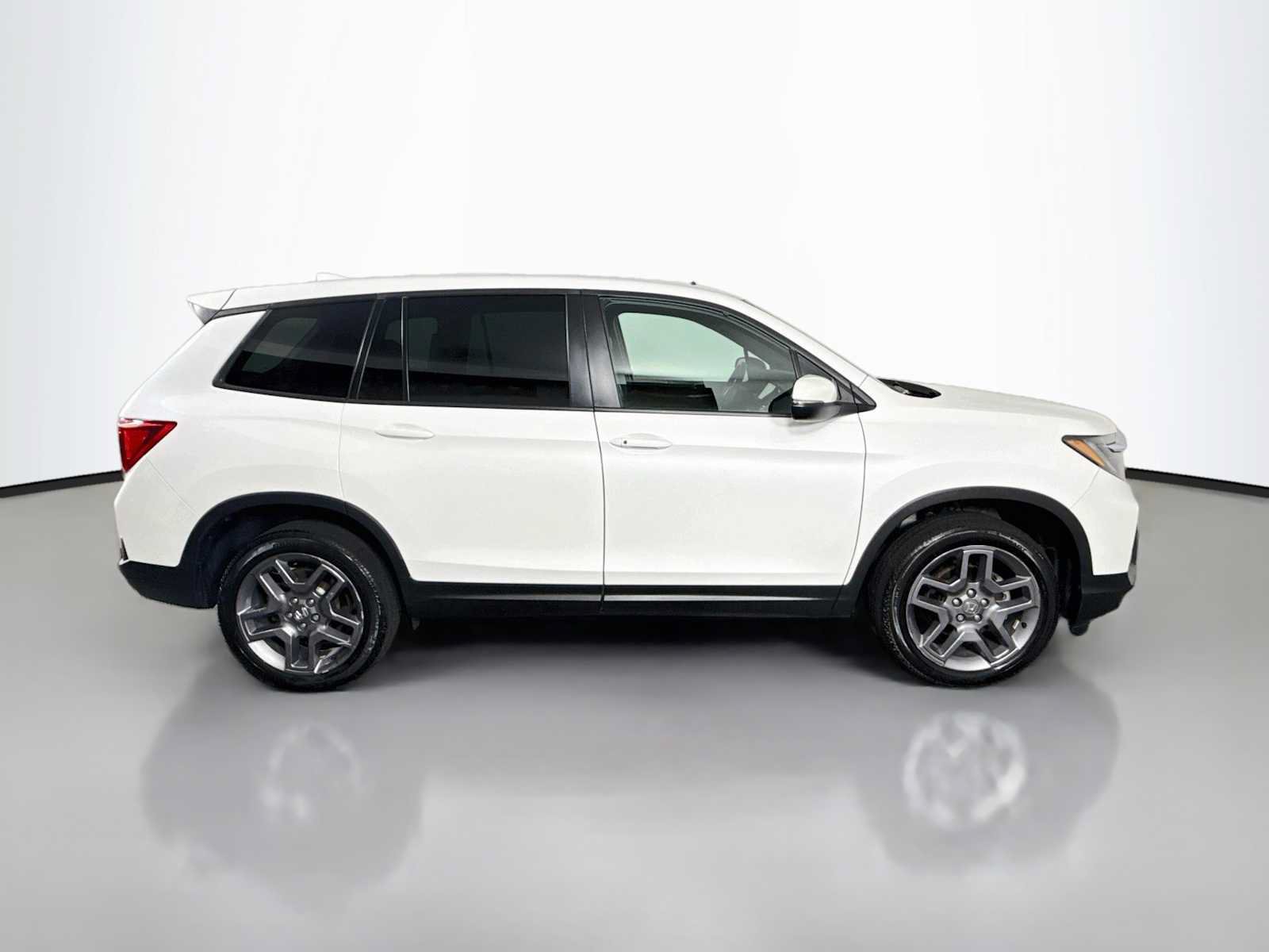 Used 2023 Honda Passport EX-L image 8