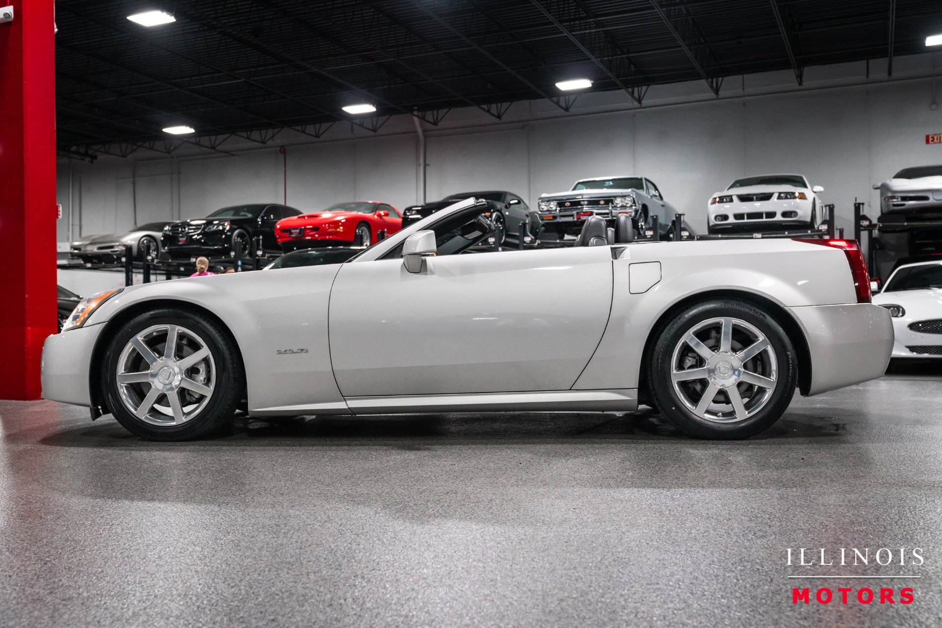 Used 2004 Cadillac XLR RWD image 2