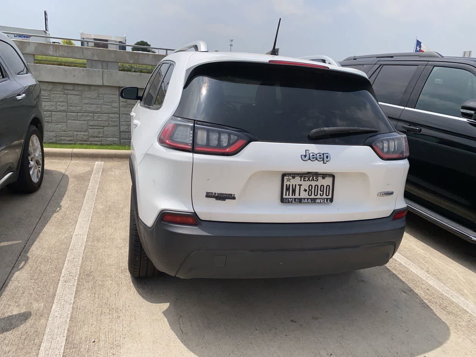 Used 2019 Jeep Cherokee Latitude w/ Popular Appearance Group FWD image 8