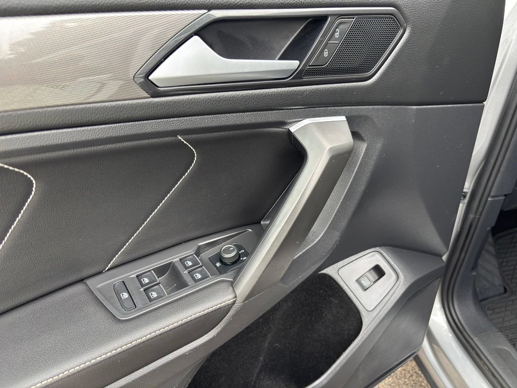 Used 2022 Volkswagen Tiguan SE AWD/4WD image 23