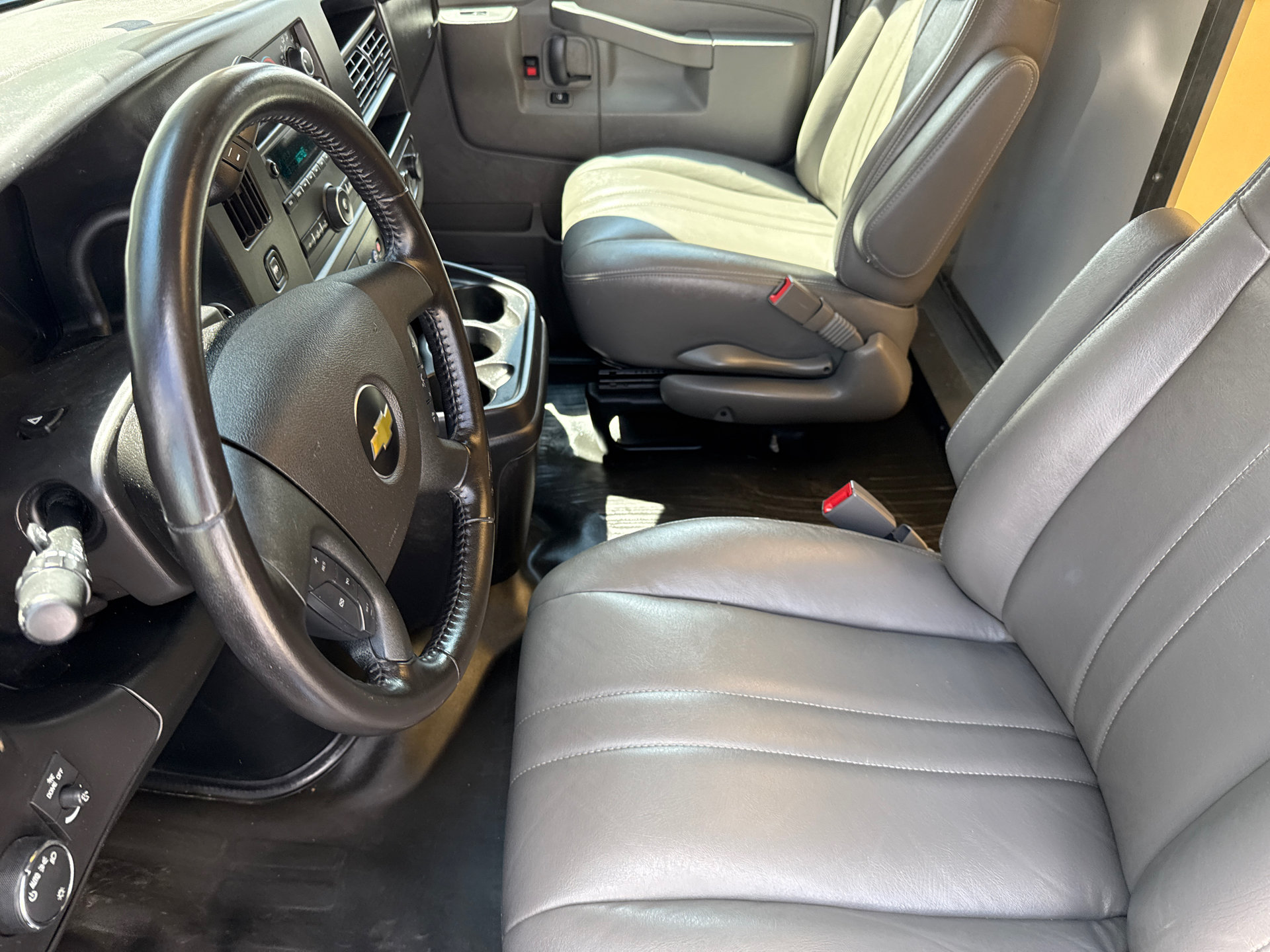 Used 2021 Chevrolet Express 3500 w/ Power Convenience Package RWD image 21