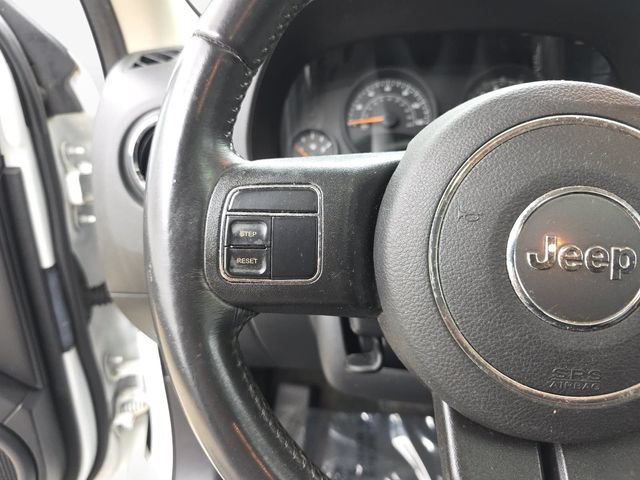 Used 2017 Jeep Patriot High Altitude FWD image 18