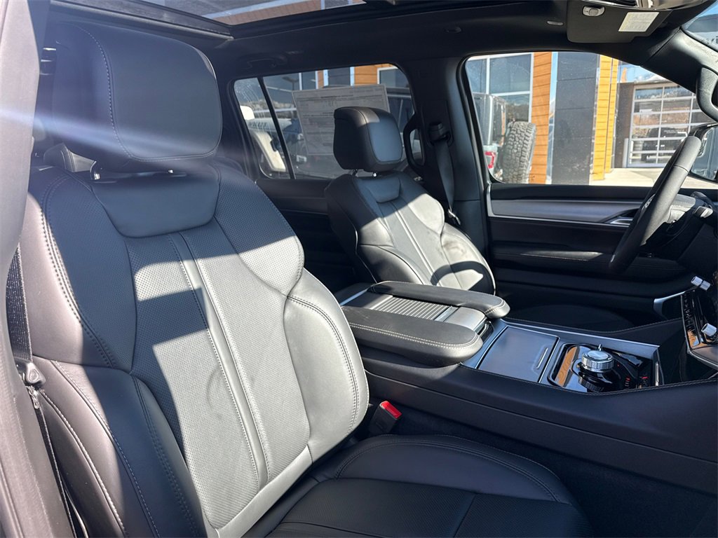 New 2026 Jeep Grand Wagoneer 4WD w/ Premium Group I image 18