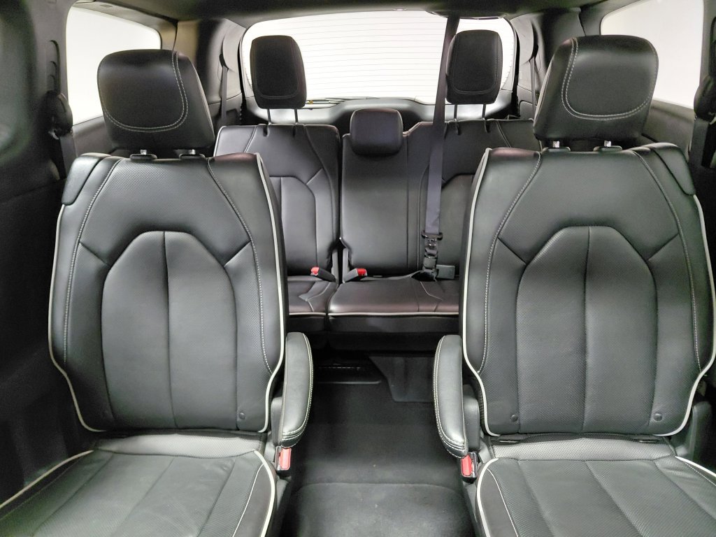 Certified 2026 Chrysler Pacifica Limited w/ S Appearance Package FWD image 23