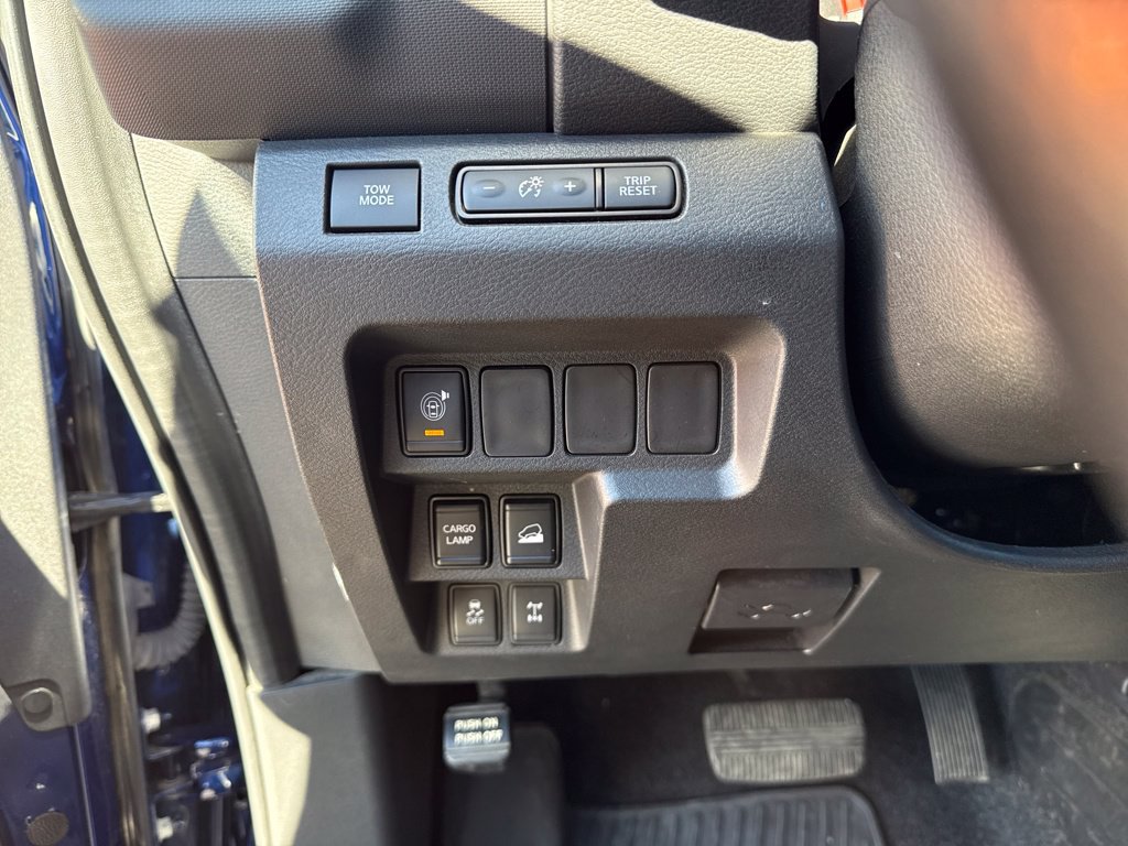 Used 2022 Nissan Frontier PRO-4X w/ Technology Package AWD/4WD image 21