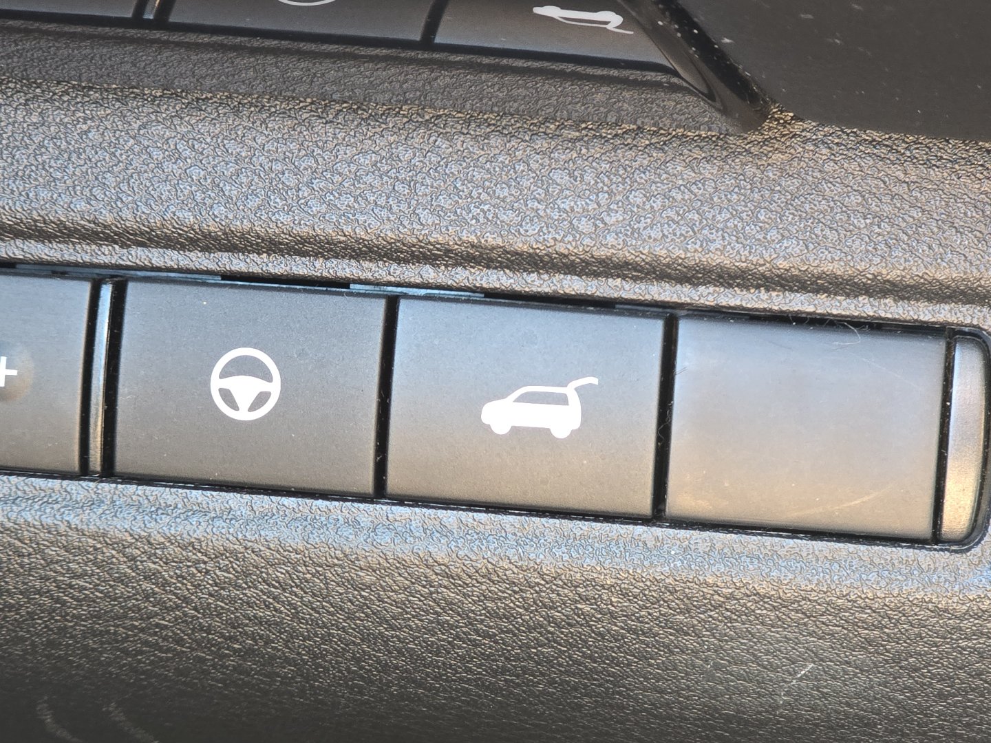 Used 2025 Nissan Pathfinder SV FWD image 14