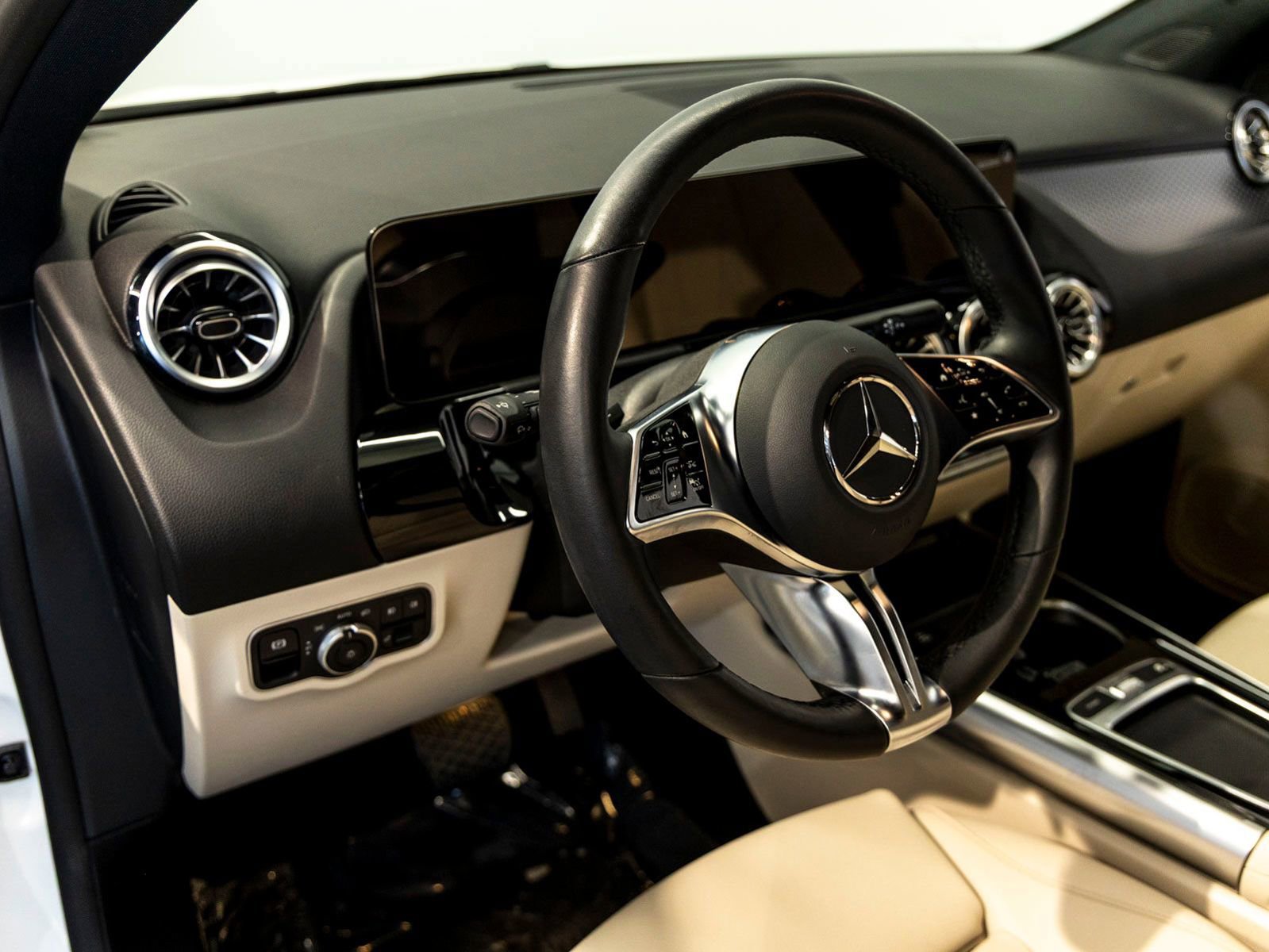 Used 2025 Mercedes-Benz GLA 250 image 16