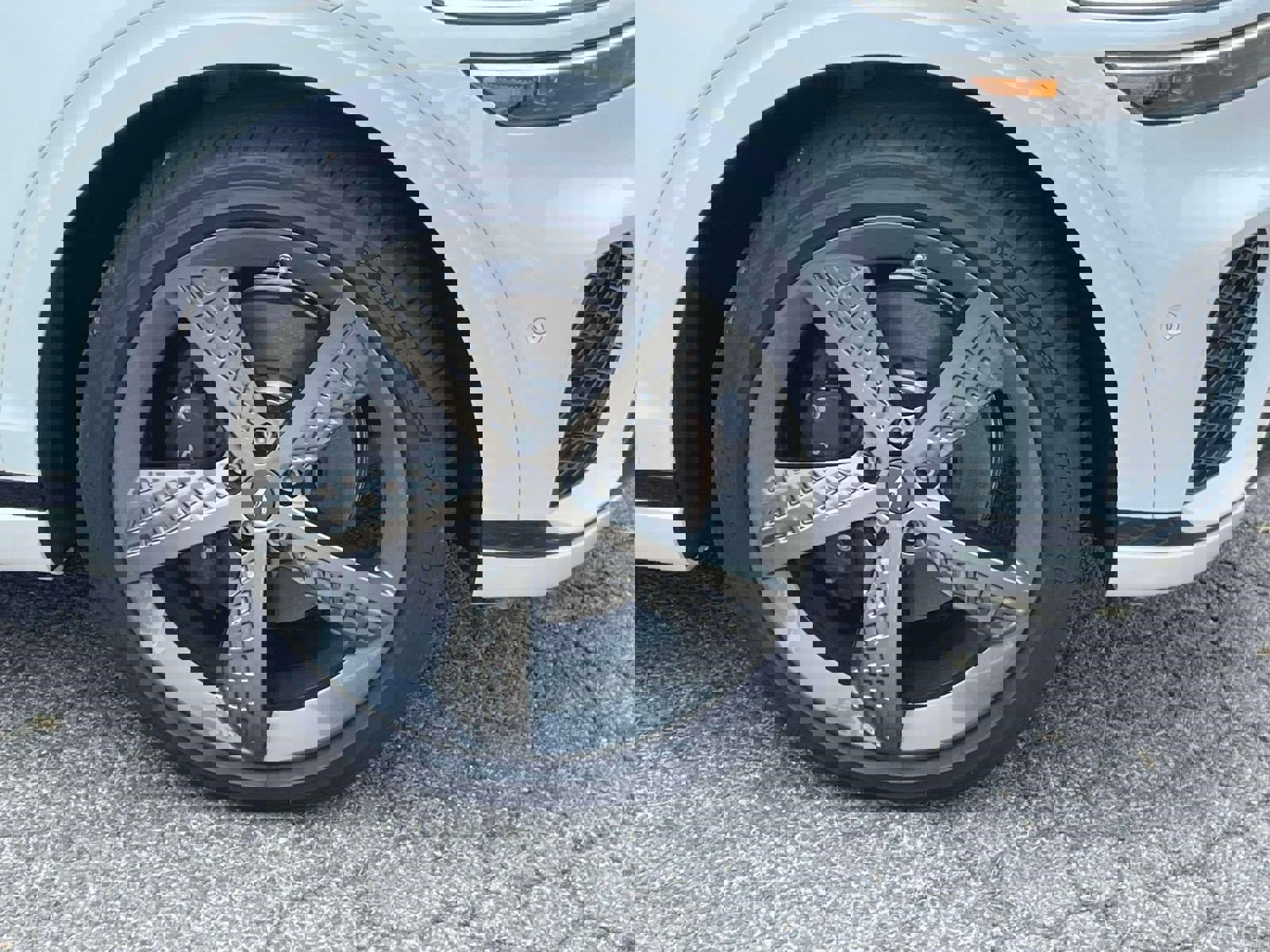 Used 2025 Genesis GV70 3.5T Sport w/ Sport Advanced Package image 9