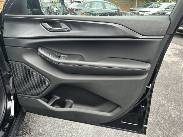 New 2025 Jeep Grand Cherokee L Altitude image 14