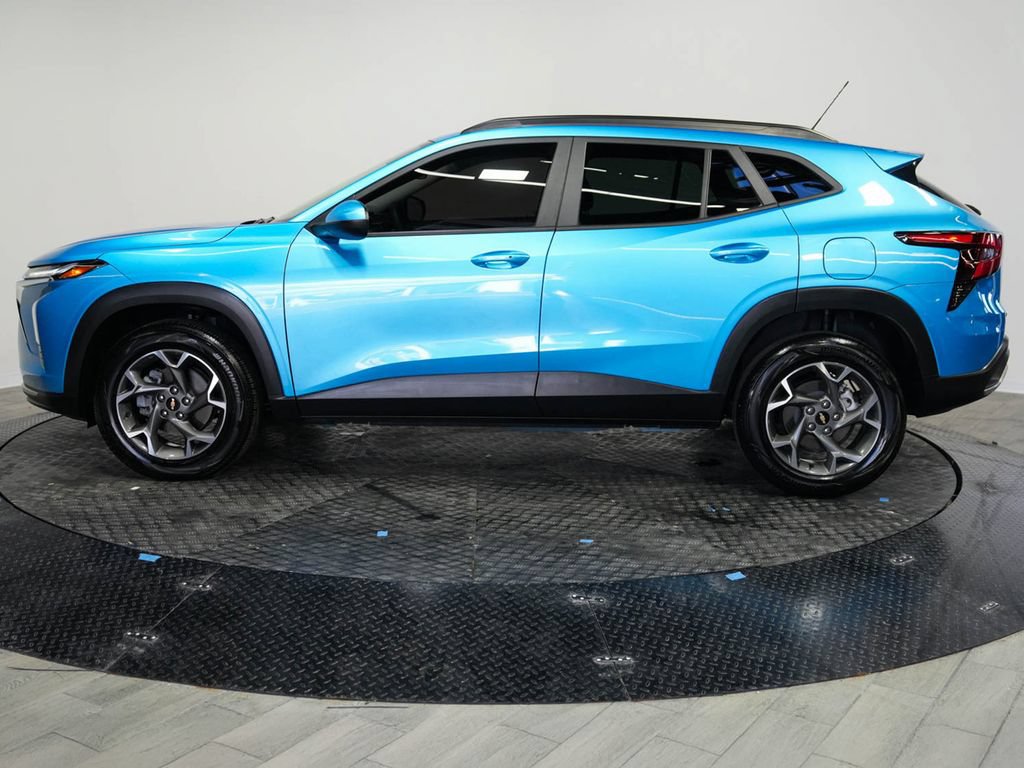 Used 2025 Chevrolet Trax LT w/ Driver Confidence Package FWD image 4