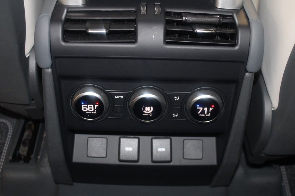 Used 2023 Land Rover Defender 130 SE image 36