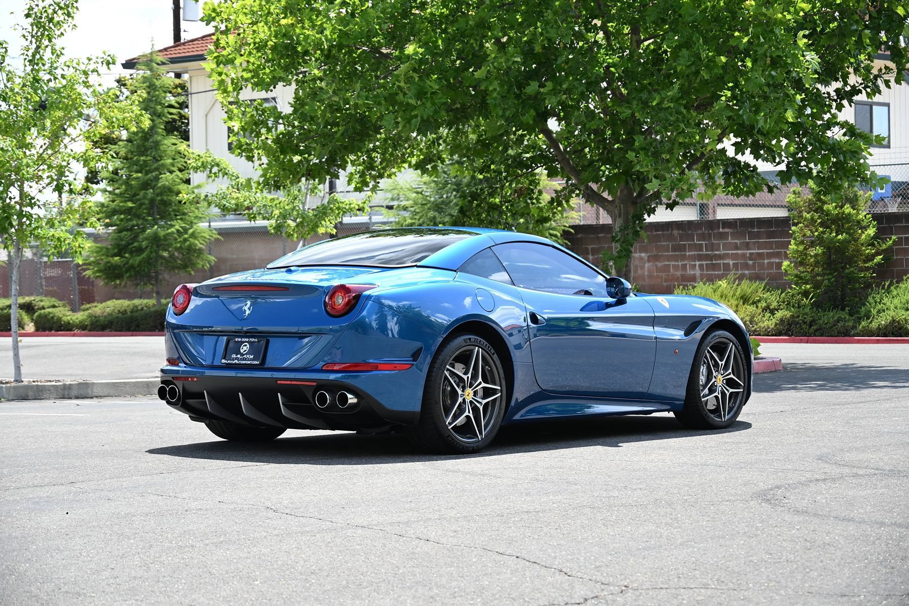 Used 2015 Ferrari California T RWD image 8