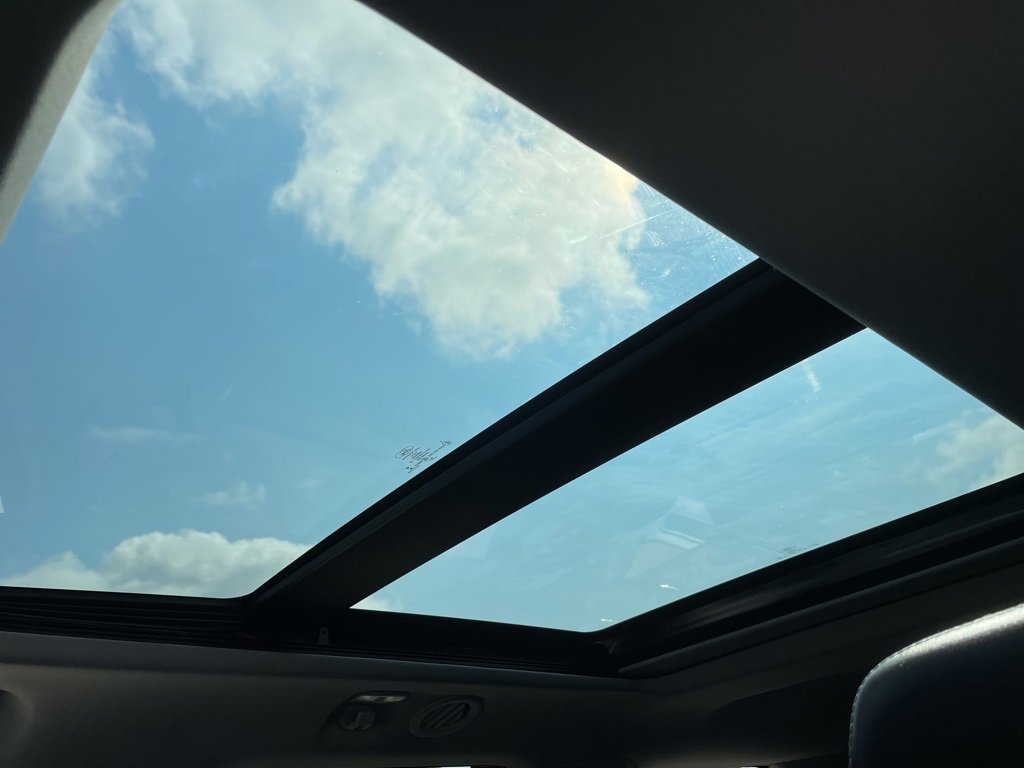 Used 2021 Ford Explorer XLT w/ Equipment Group 202A image 5