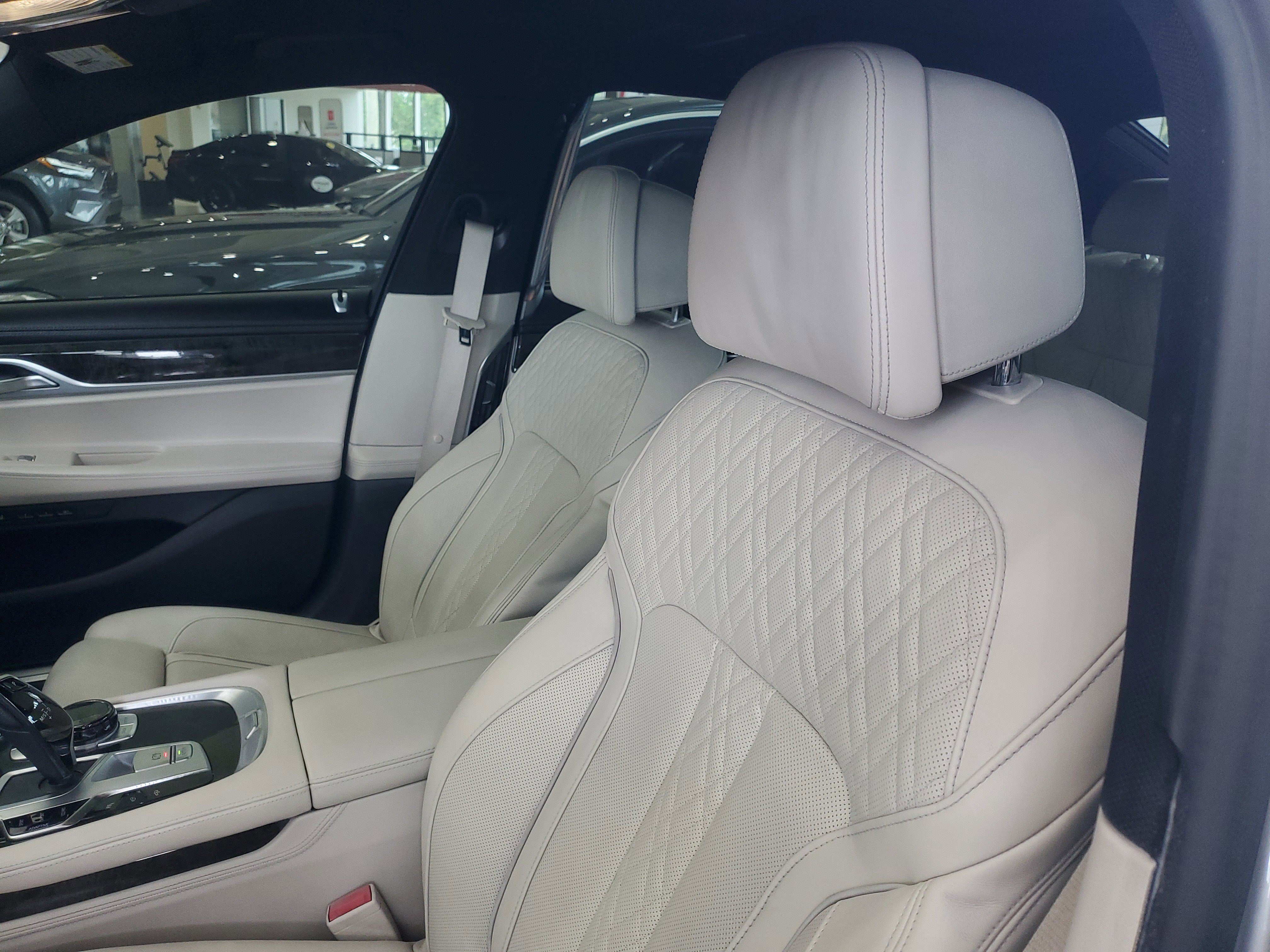 Used 2022 BMW 750Li xDrive AWD/4WD image 16