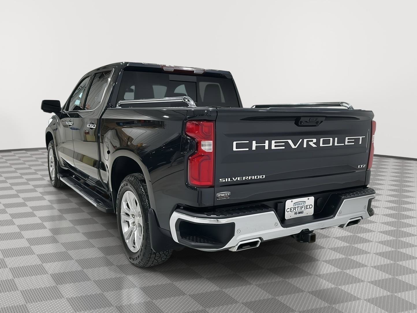 Used 2022 Chevrolet Silverado 1500 LTZ w/ LTZ Premium Package image 4